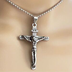 Unisex Silver Crucifix Pendant Necklace